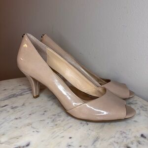 Calvin Klein Parisa Heels Size 7 M nude 
Patent Leather shoes peep toe